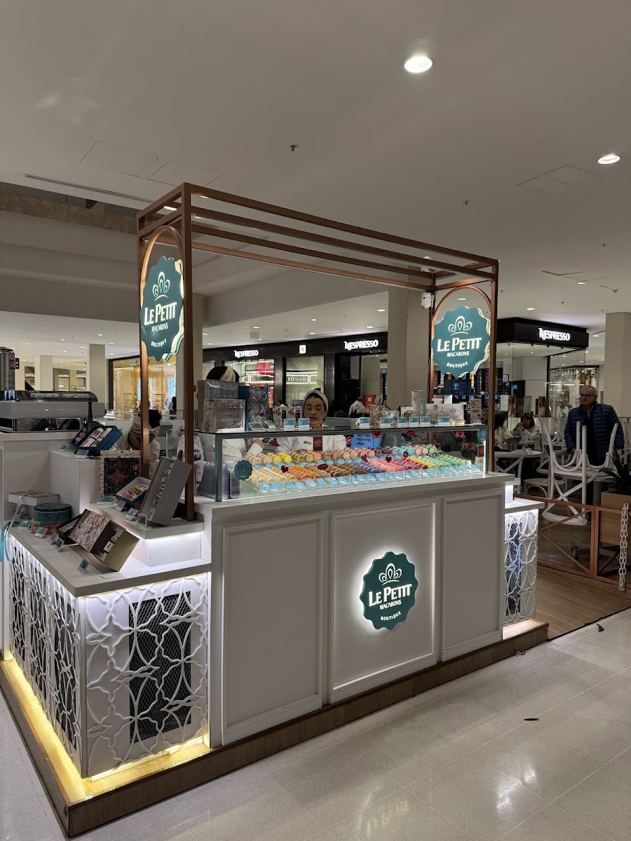Le Petit Macarons Photos 2